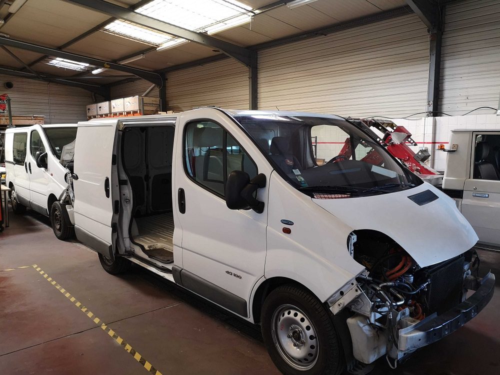 Renault Trafic en cours d'aménagement par un carrossier
