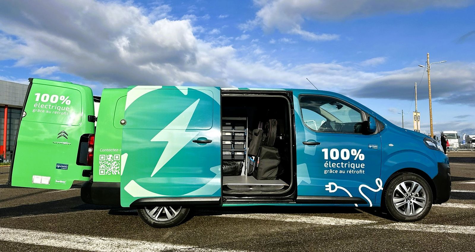Petit fourgon utilitaire électrique en zone urbaine