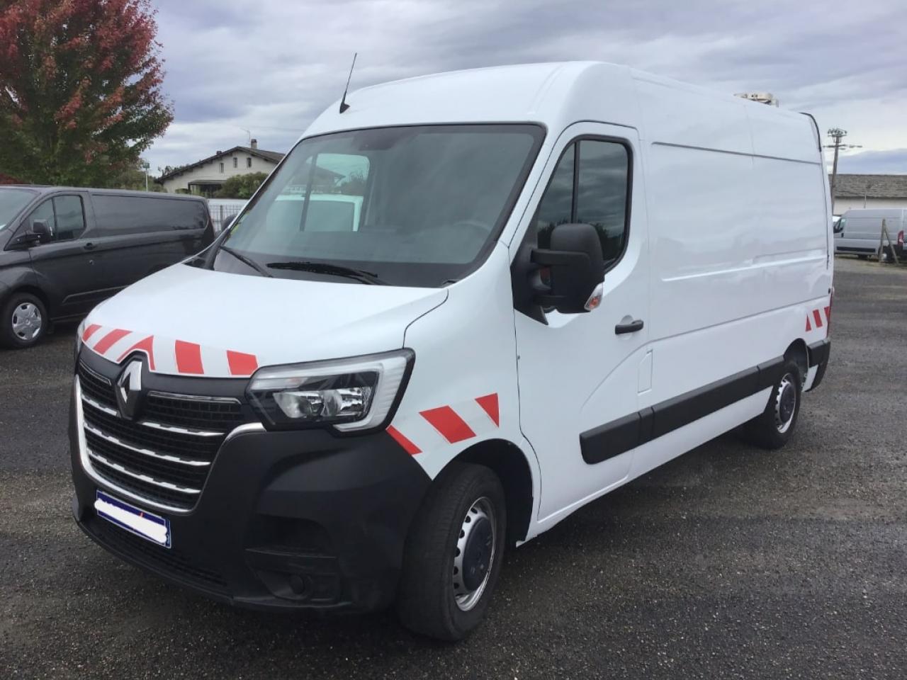 Grand fourgon utilitaire prêt pour carrossage
