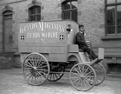 Premier utilitaire motorisé au monde livré au Bon Marché à Paris en 1896